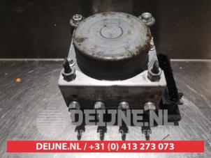 Daihatsu Cuore ABS pump O338231 photo 2
