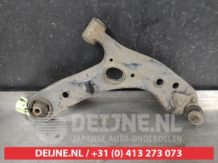 Toyota Prius Front lower wishbone, right O704985