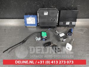 Lexus CT 200h Engine management computer O705300 photo 3