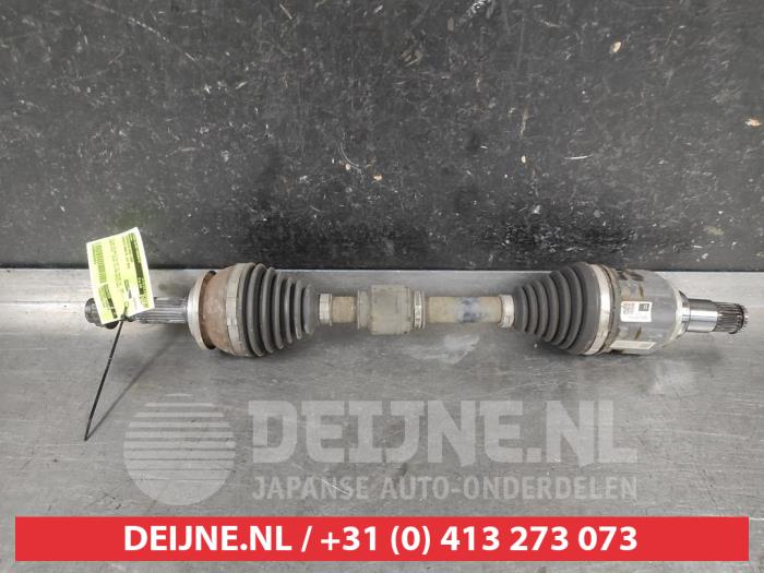 Gebruikte Aandrijfas links-voor Lexus CT 200h 1.8 16V Prijs op aanvraag aangeboden door V.Deijne Jap.Auto-onderdelen BV