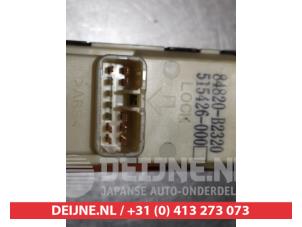 Daihatsu Cuore Combischakelaar ramen O312191 foto 2