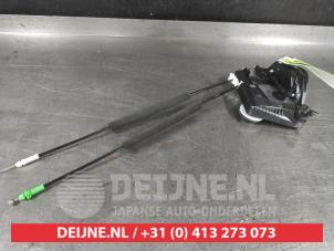 Toyota Prius Front door lock mechanism 4-door, right O705362 photo 2