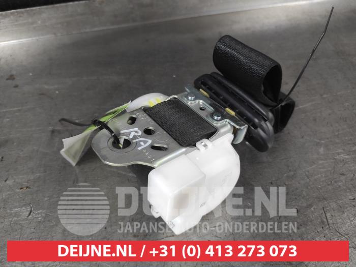 Toyota Rav-4 Rear seatbelt, right O705478
