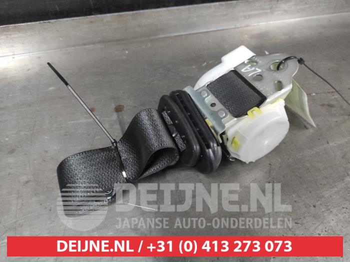 Toyota Rav-4 Rear seatbelt, left O705480