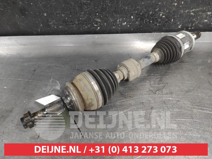 Gebruikte Aandrijfas links-voor Toyota RAV4 (A4) 2.5 Hybrid 16V VVT-i 4x4 Prijs € 75,00 Margeregeling aangeboden door V.Deijne Jap.Auto-onderdelen BV