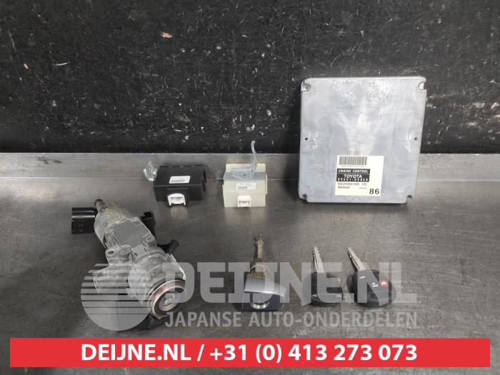 Toyota Avensis Zündschloss+Schlüssel O706573