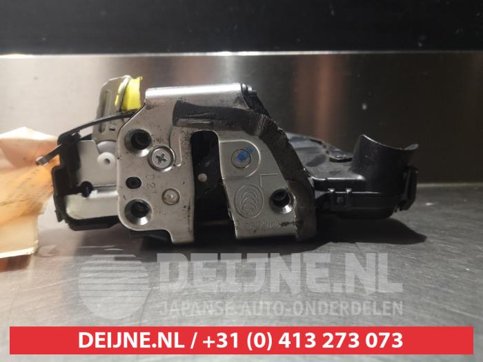 Toyota Auris Deurslot Mechaniek 2Deurs links O279138
