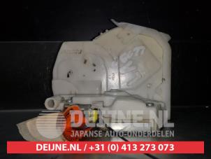 Daihatsu Cuore Türschlossmechanik 4-türig links hinten O280412 foto 2