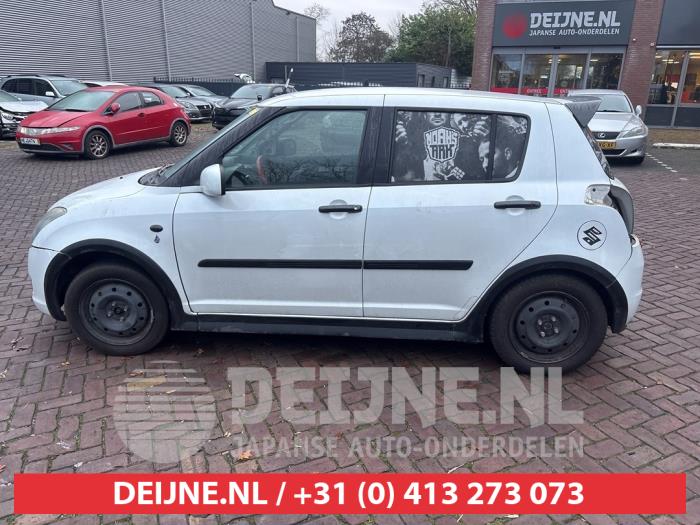 Suzuki Swift Driehoeks Ruit links-achter O707022