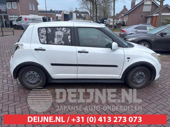 Suzuki Swift Portier 4Deurs rechts-achter O707029