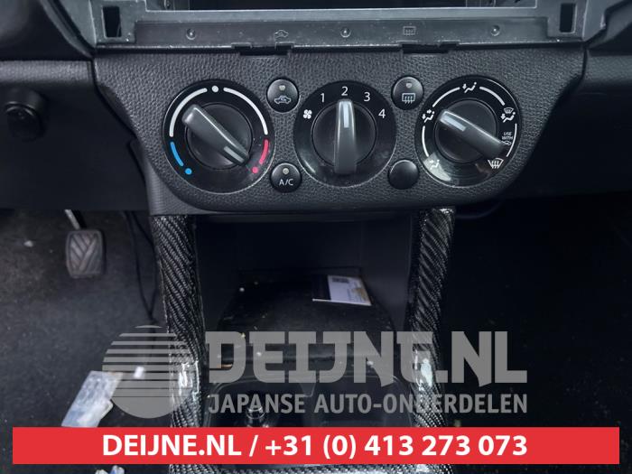 Suzuki Swift Kachel Bedieningspaneel O707039