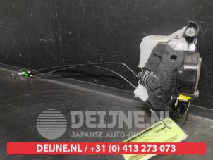 Toyota Verso-S Deurslot Mechaniek 4Deurs links-voor O707056 foto 2