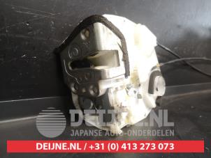 Suzuki Swift Rear door lock mechanism 4-door, left O707274 photo 2