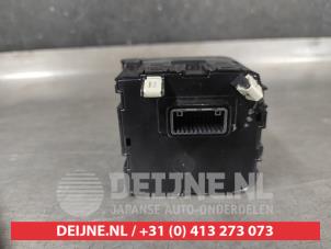 Hyundai Ioniq Handrem schakelaar O707360 foto 2