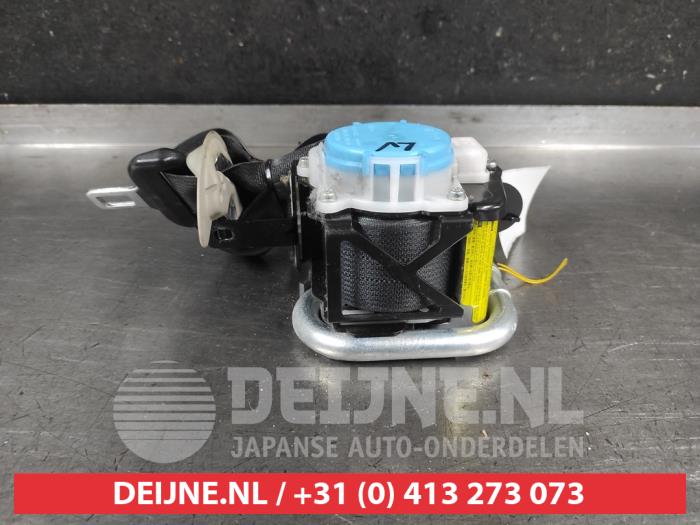 Toyota Verso-S Front seatbelt, left O707460