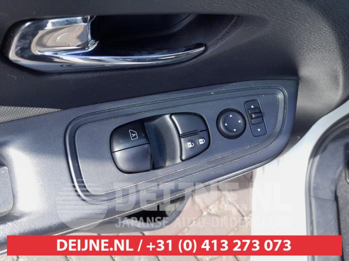 Nissan Micra Combischakelaar ramen O707764