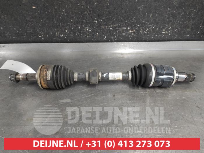 Toyota Auris Aandrijfas links-voor O707915