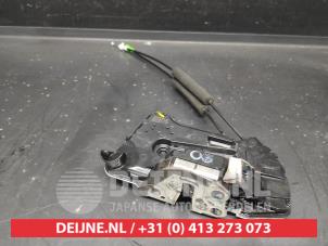 Toyota Corolla Front door lock mechanism 4-door, right O708715 photo 2