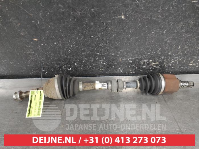 Nissan Juke Aandrijfas links-voor O708739