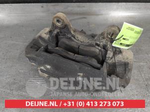 Gebruikte Remklauw (Tang) rechts-voor Toyota Land Cruiser (J12) 3.0 D-4D 16V Prijs op aanvraag aangeboden door V.Deijne Jap.Auto-onderdelen BV