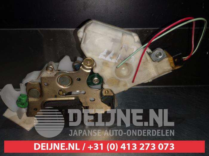 Subaru Impreza Deurslot Mechaniek 4Deurs links-voor O279544