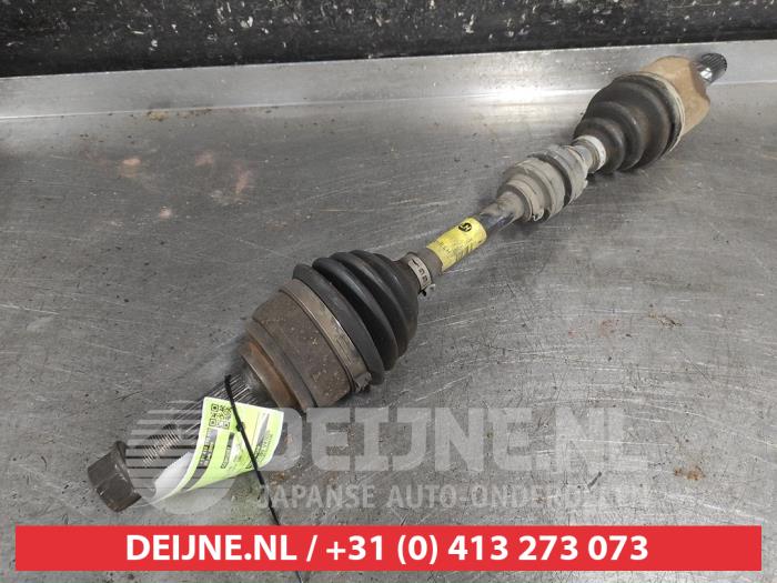 Nissan Micra Aandrijfas links-voor O709290