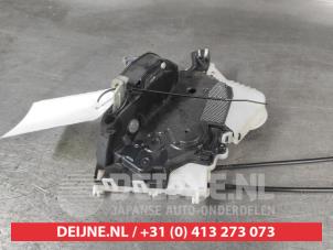 Toyota Prius Front door lock mechanism 4-door, right O709360 photo 2
