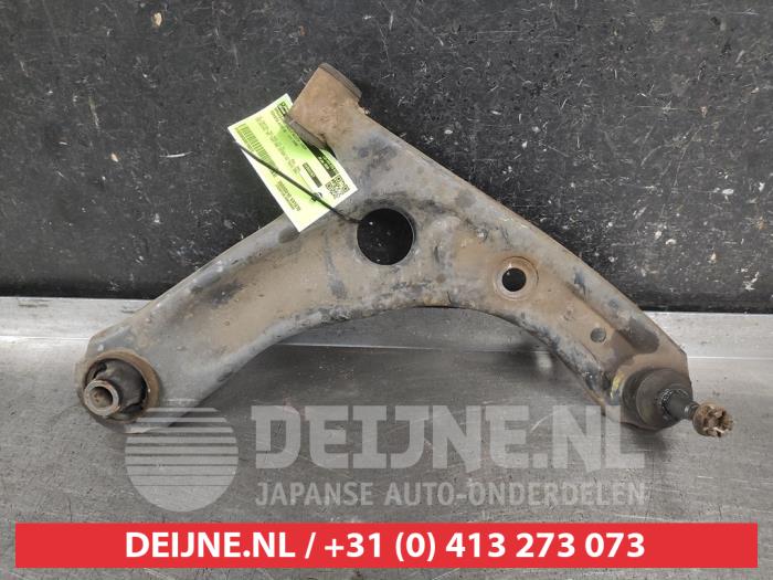 Toyota Aygo Querlenker unten rechts vorne O709372