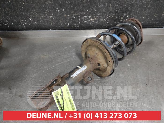 Toyota Corolla Stoßdämpferstrebe links vorne O709724