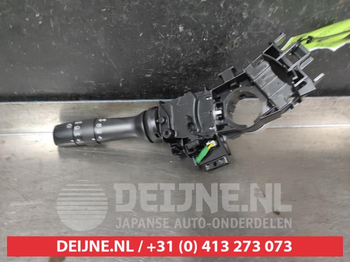 Gebruikte Schakelaar Licht Toyota Yaris III (P13) 1.5 16V Hybrid Prijs € 30,00 Margeregeling aangeboden door V.Deijne Jap.Auto-onderdelen BV