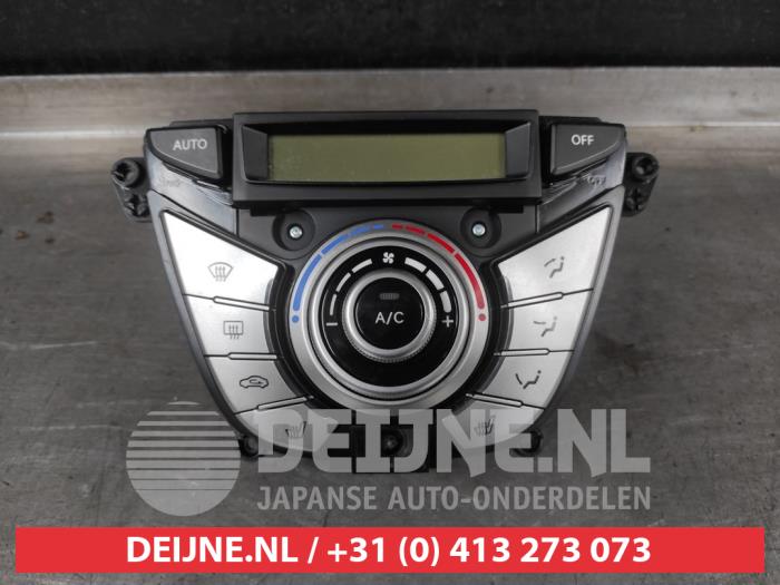 Hyundai IX20 Heater control panel O710028