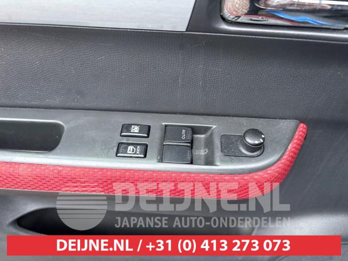Suzuki Swift Kombischalter Fenster O710055
