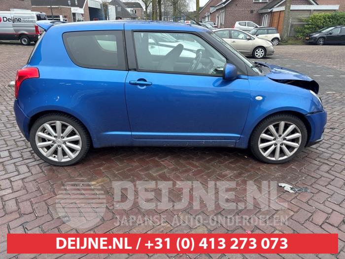 Suzuki Swift Türscheibe 2-türig rechts O710068