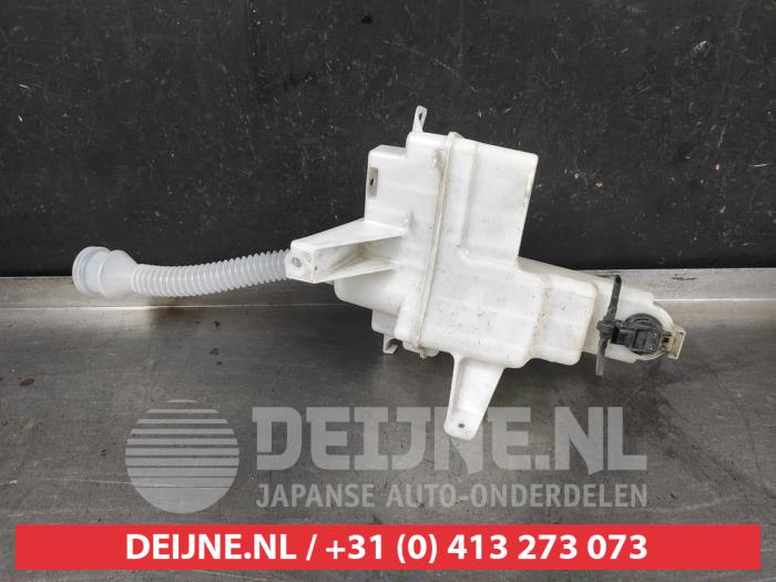 Toyota Rav-4 Front windscreen washer reservoir O710195