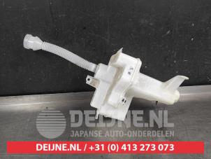Toyota Rav-4 Front windscreen washer reservoir O710195 photo 2