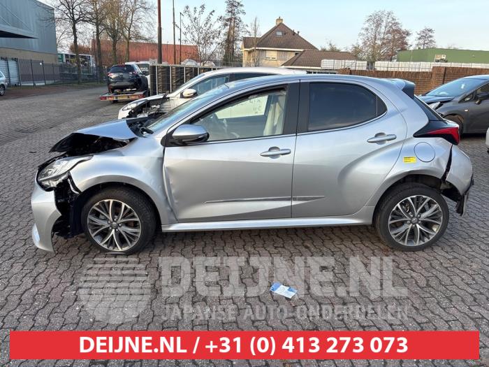 Toyota Yaris Türscheibe 4-türig links vorne O710208