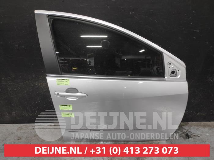 Toyota Yaris Tür 4-türig rechts vorne O710217
