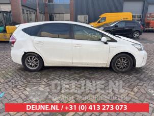 Toyota Prius Plus Front wing, right O710618 photo 2