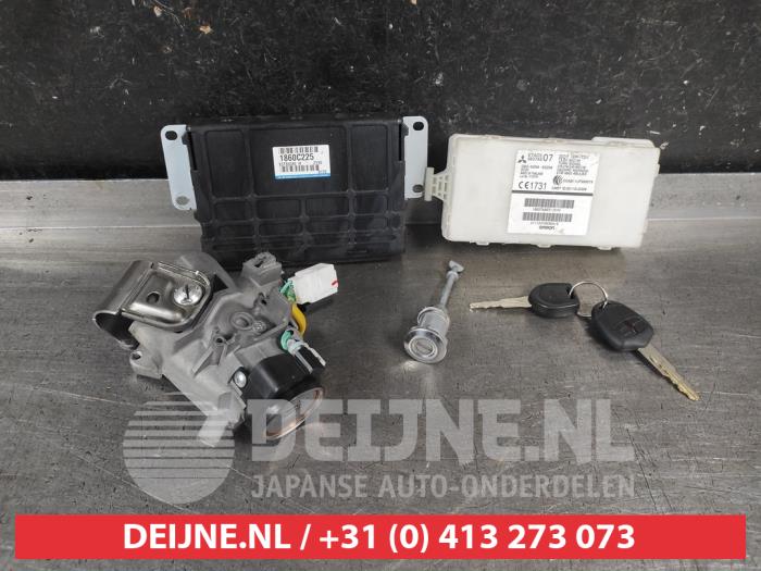 Mitsubishi Space Star Kontaktslot+Sleutel O710627