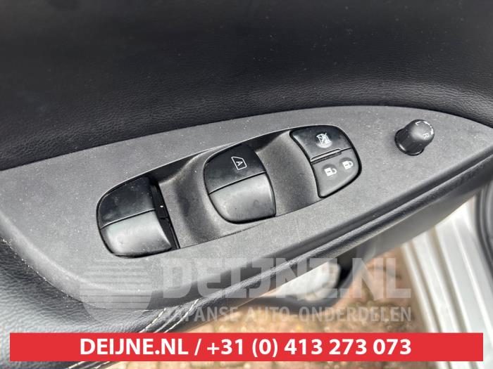 Nissan Pulsar Combischakelaar ramen O710800