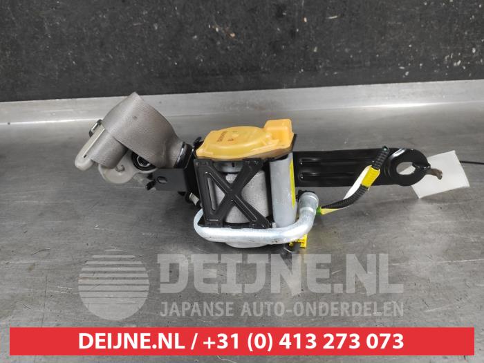 Honda Insight Front seatbelt, right O710882