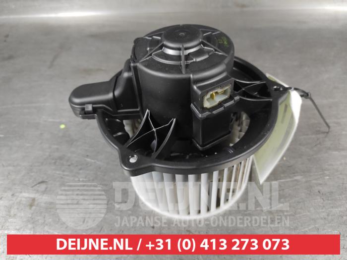 Kia Ceed Heating and ventilation fan motor O710961