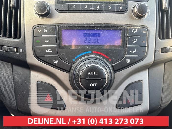 Hyundai I30 Heater control panel O711107