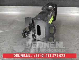 Toyota Yaris Front bumper bracket, left O711169 photo 2