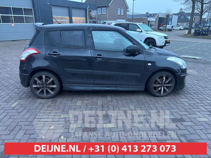 Suzuki Swift Portierruit 4Deurs rechts-voor O711193