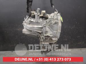 Suzuki Swift Gearbox O711220 photo 3