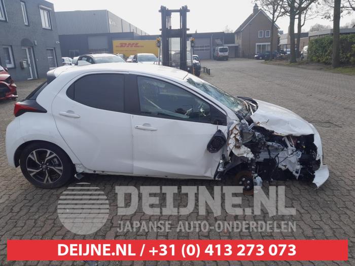 Toyota Yaris Rear door window 4-door door, rear right O711234