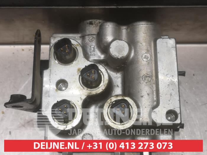 ABS Pomp van een Toyota Prius (NHW11L) 1.5 16V 2002