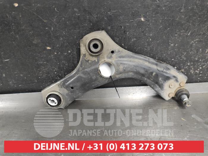 Nissan Juke Querlenker unten rechts vorne O711579
