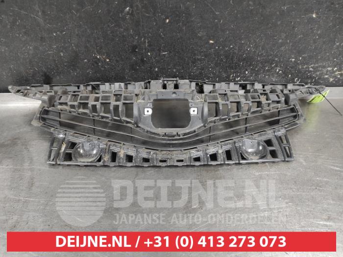 Toyota Prius Plus Grill O712131
